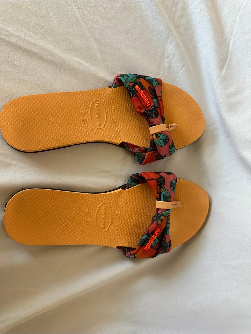 Havaianas Women’s Orange Footbed Floral Bow Sandals